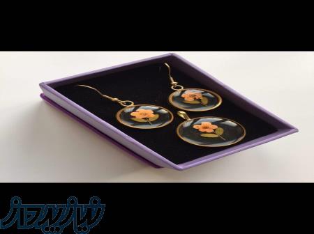 نیم ست گردنبند با گوشواره گل طبیعی ( رزینی ) 