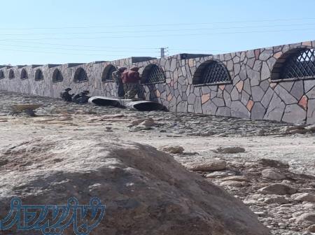 اجرای سنگ لاشه دیوار باغ چگشی کف ستون درپوش 