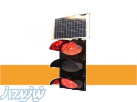 چراغ راهنمایی و رانندگی سه خانه سولار 