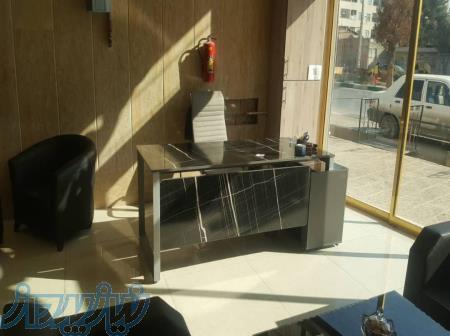 میز اداری پایه فلزی طرح سنگ 