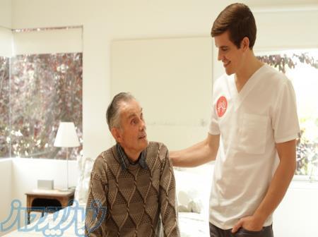 همراه بیمار در بیمارستان