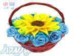 سبد حصیری سرخ با گل های رز و آفتاب گردان ، کد 002 
