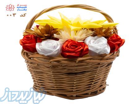 سبد حصیری با گل های رز، داوودی و آفتابگردان،کد 003 