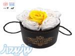 باکس گل چرمی مشکی با گل ساتنی سفید و زرد - کد 007 
