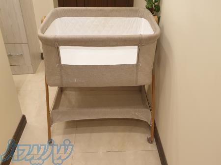 تخت کنار مادر 