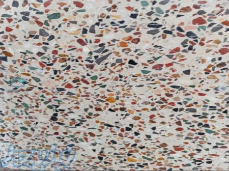 موزاییک آجیلی نمره 2 زمینه روشن و سفید و سنگ های رنگی متنوع 