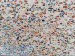 موزاییک آجیلی نمره 2 زمینه روشن و سفید و سنگ های رنگی متنوع 
