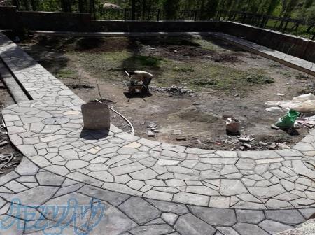 اجرای سنگ لاشه   سنگ لاشه طبیعی با رنگ قرمز آتشین کف سازی 