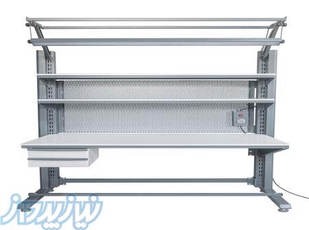 میز کار با قابلیت تنظیم ارتفاع 