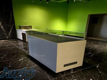 شوکیک شو کیس، یخچال قنادی 