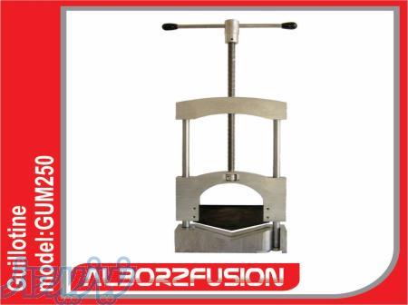 دستگاه گیوتین 