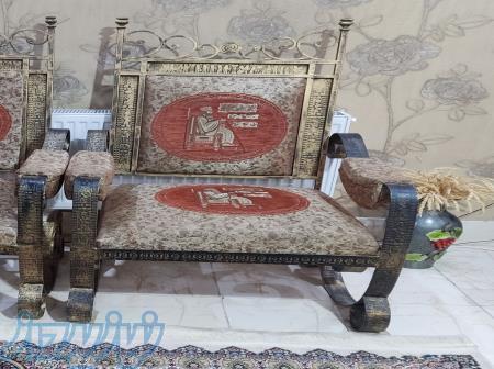 مبل طرح برنز و میز وسط عسلی ویترین یا کتابخانه 