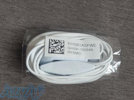 هندزفری اصل از جعبه گوشی خارج شده 