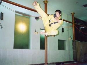 آموزش حرفه ای دفاع شخصی و سلاح سرد