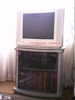 تلویزیون فلت lg 21 با میز تلویزیون  - تهران