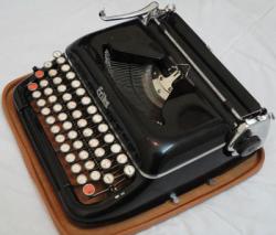 دستگاه تایپ قدیمی فوق العاده تمیز  - تهران