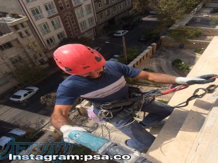 نصب سنگهای ریزش کرده نمای ساختمان