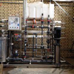 دستگاه اب شیرین کن (r o) 