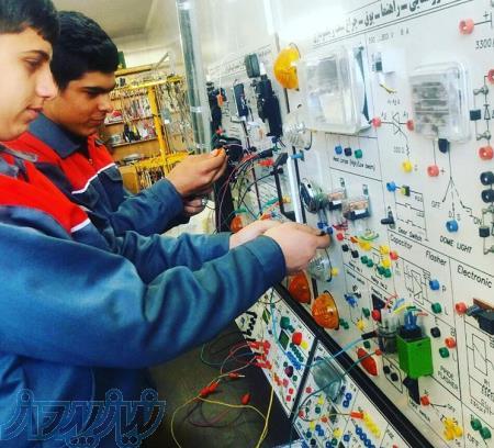 آموزشگاه فنی و حرفه ای آزاد آیندگان(برق خودرو) 