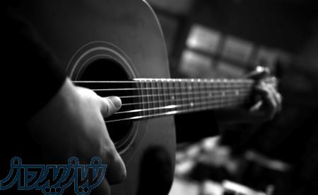 آموزش گیتار و خوانندگی 