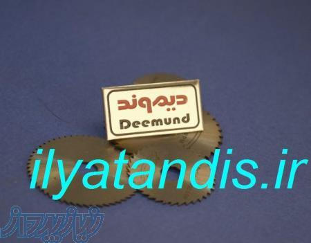 طراحی وساخت انواع بج سینه سوزنی,مگنتی,پلی استردرکمترین زمان 