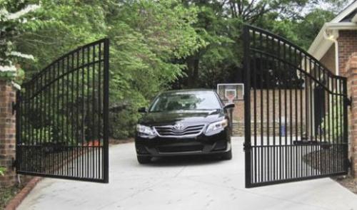 تولید و نصب درب اتوماتیک توسط شرکت گزینه طلایی  - تهران