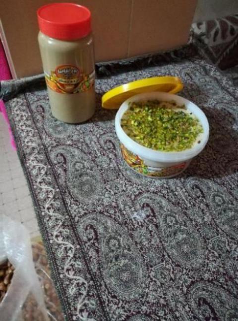 فراورده های کنجدی پوراقائی اردکانی  - یزد